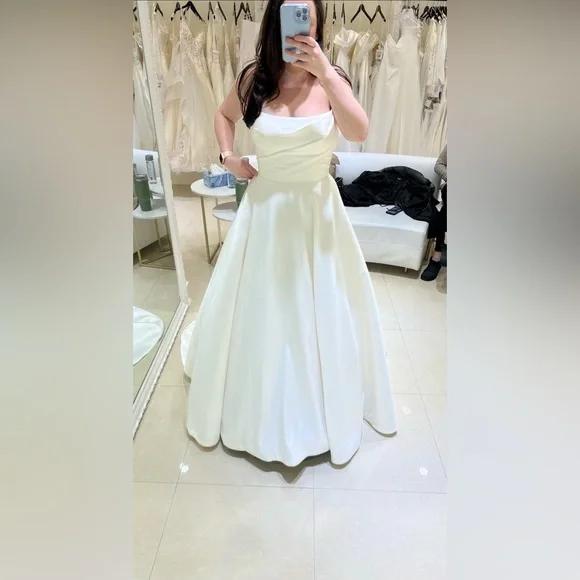 NWT Unaltered Justin Alexander Estelle Gown